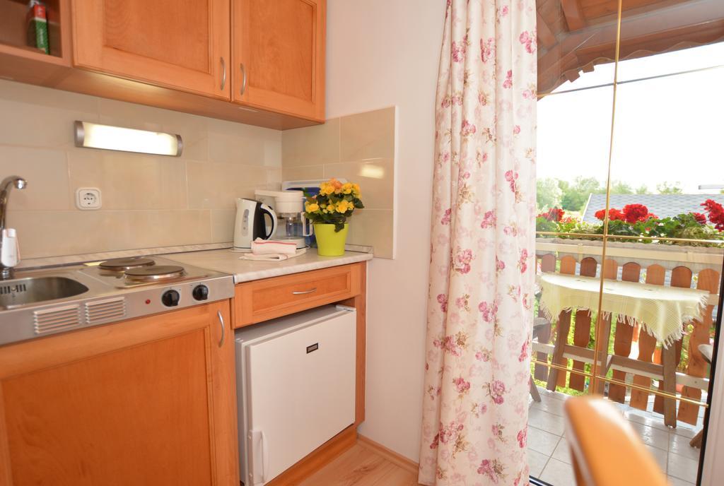 Viragoskert Apartman Hévíz Rum bild