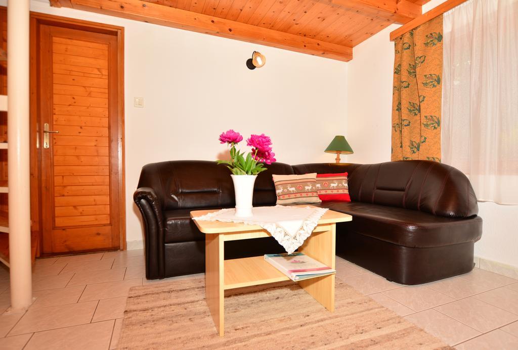 Viragoskert Apartman Hévíz Rum bild