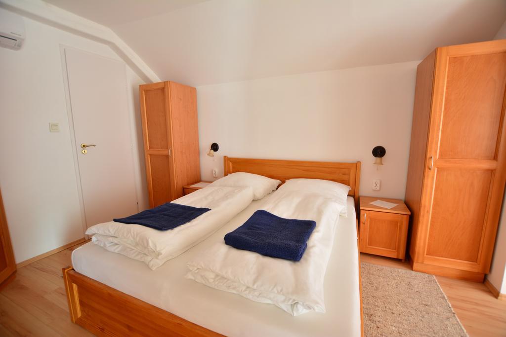 Viragoskert Apartman Hévíz Rum bild