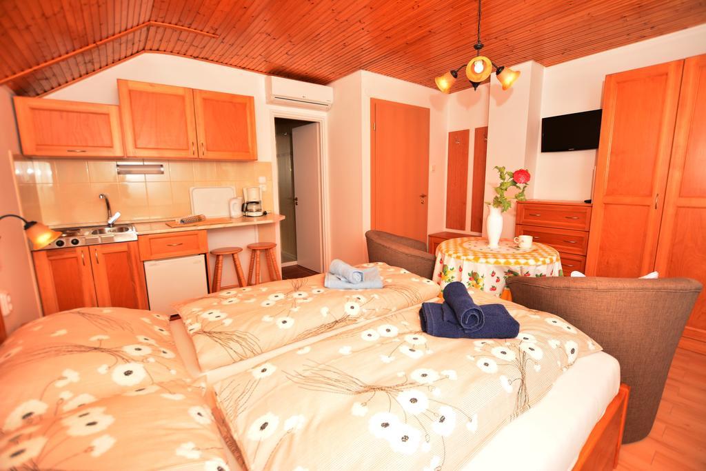 Viragoskert Apartman Hévíz Rum bild