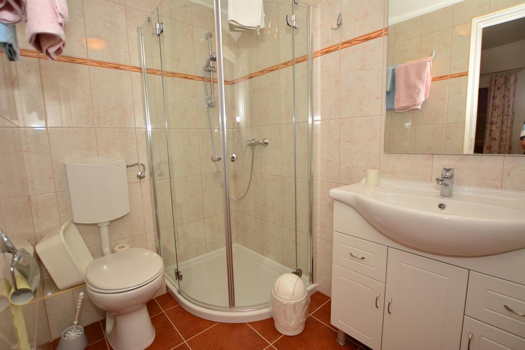 Viragoskert Apartman Hévíz Rum bild