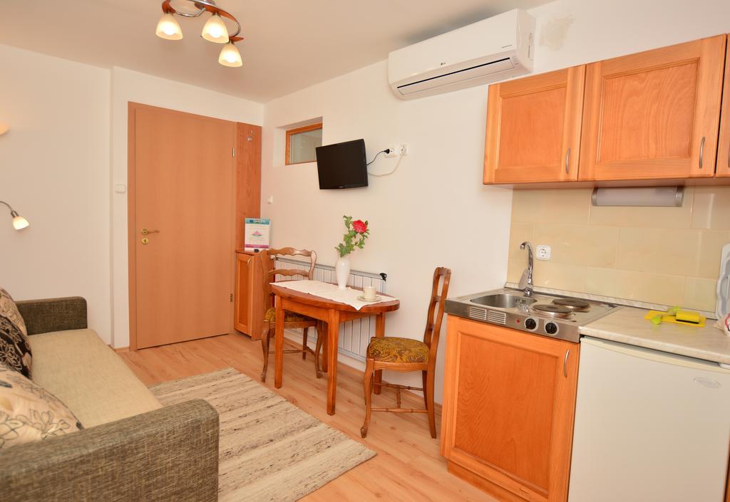 Viragoskert Apartman Hévíz Rum bild