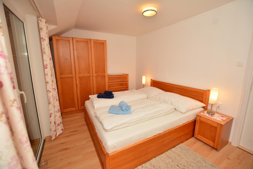 Viragoskert Apartman Hévíz Rum bild